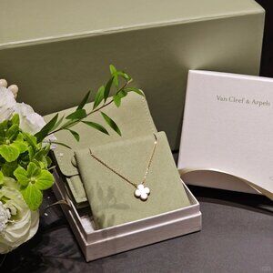 Van Cleef & Arpels Vintage Alhambra Pendant, 18K Yellow Gold